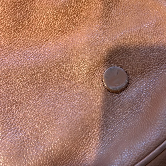 Tory Burch crossbody w removable strap in tan grained leather - Picture 6 of 7